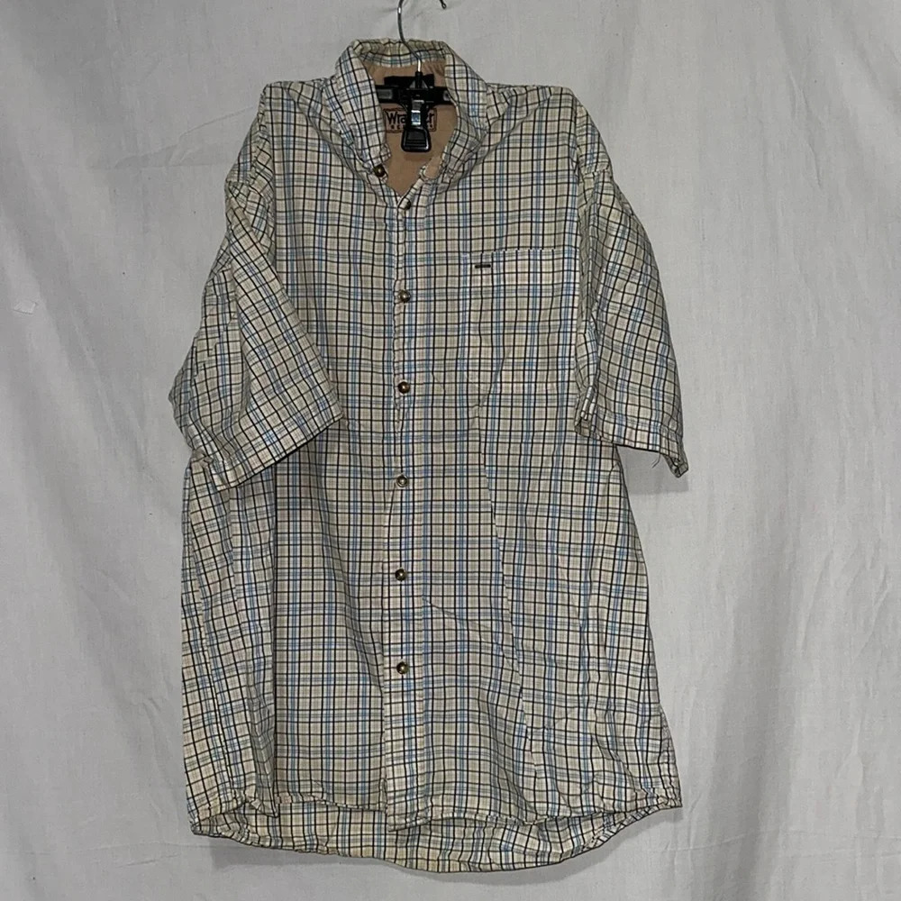 medium Wrangler Hero plaid short sleeve button up shirt